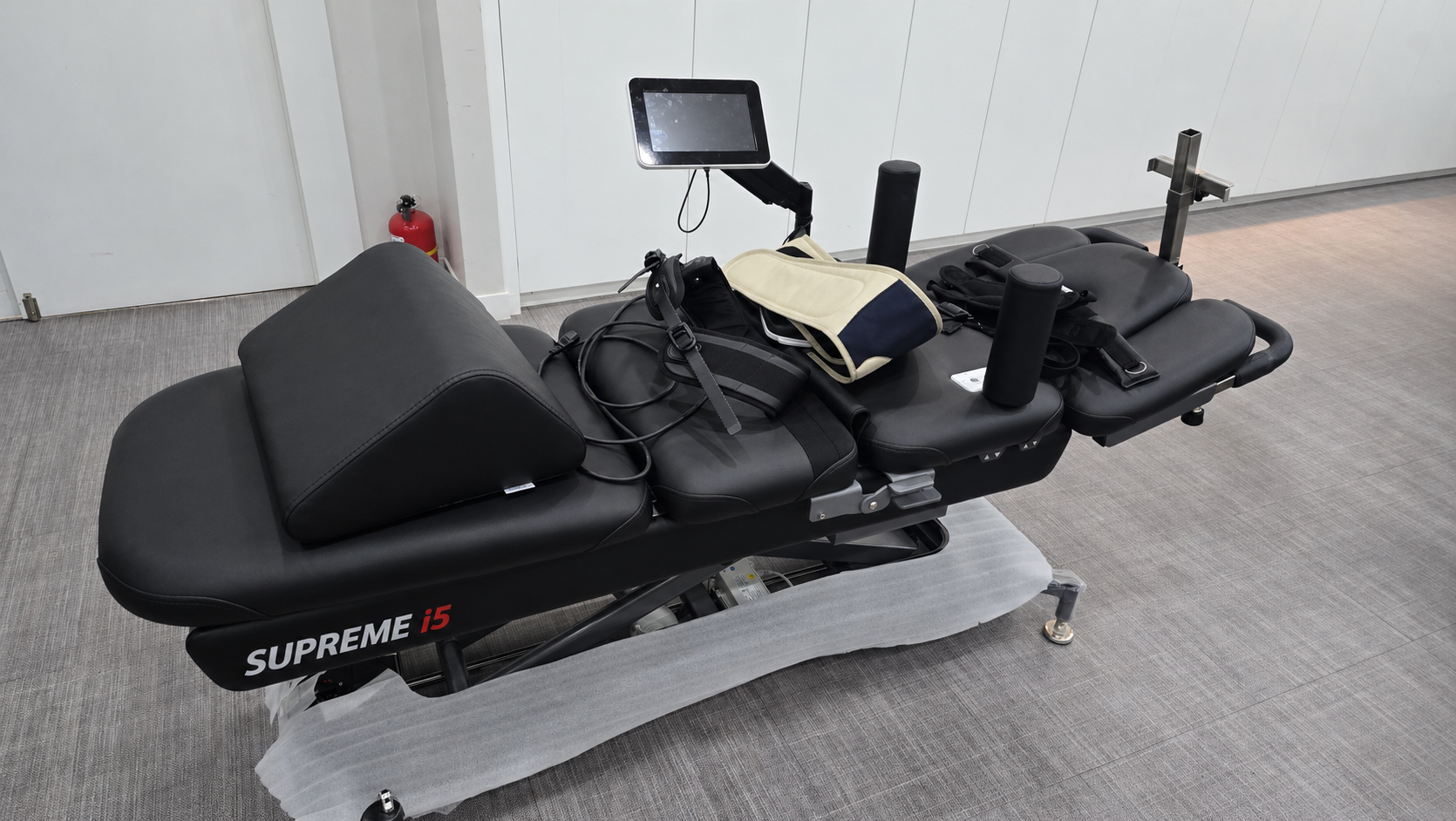 Auto Supreme i5 chiropractic decompression table for back pain treatment clinics